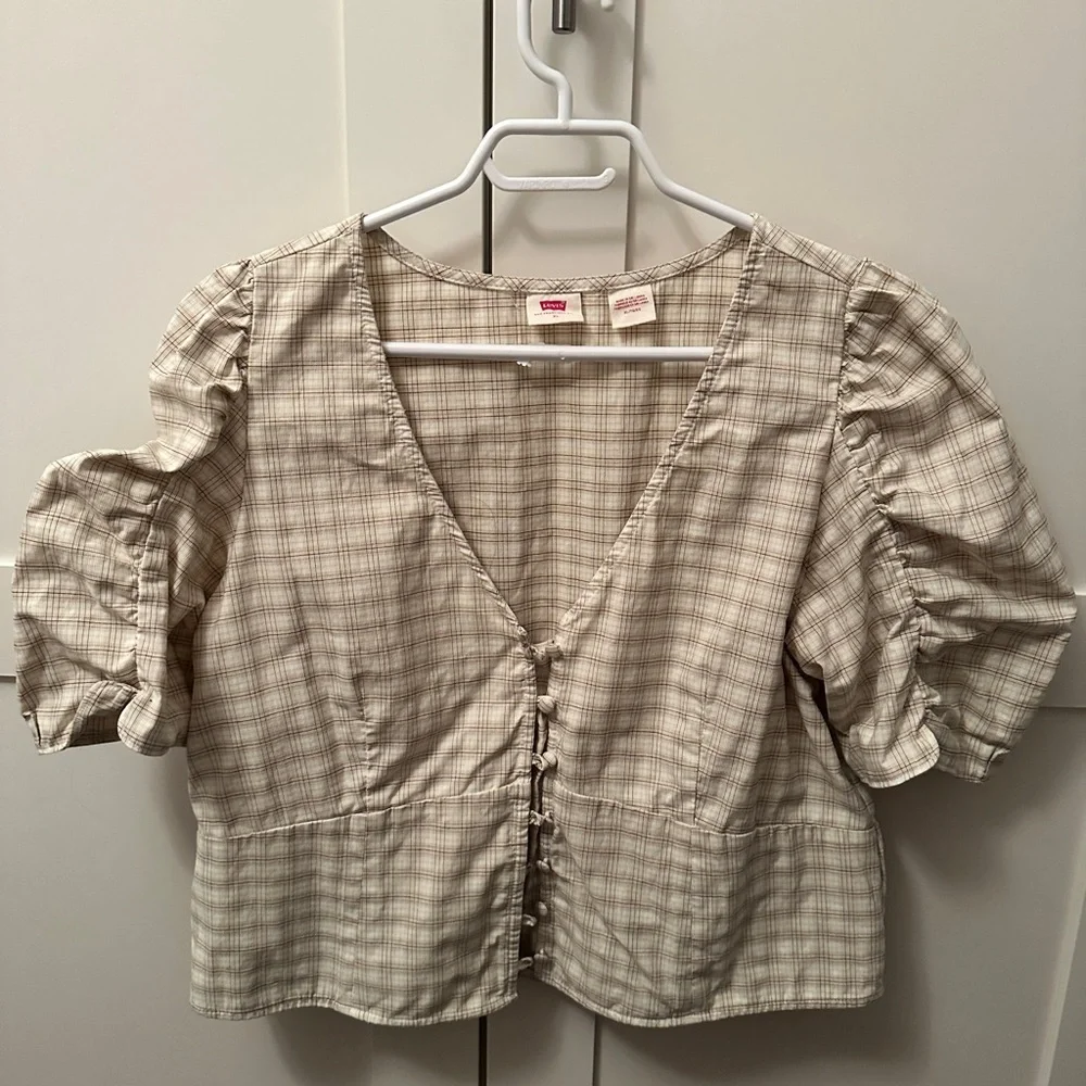 Button up top - Picture 1 of 1